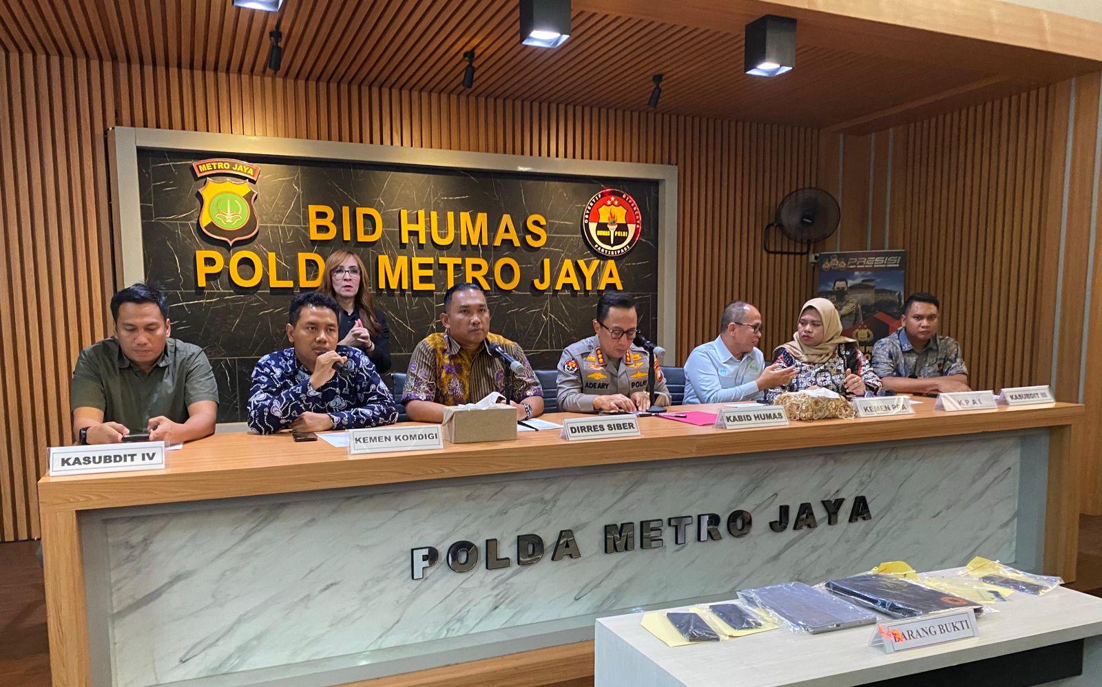 Polisi Bongkar Situs Pesta Seks Swinger Pasutri, 17 Ribu Member Terdaftar!